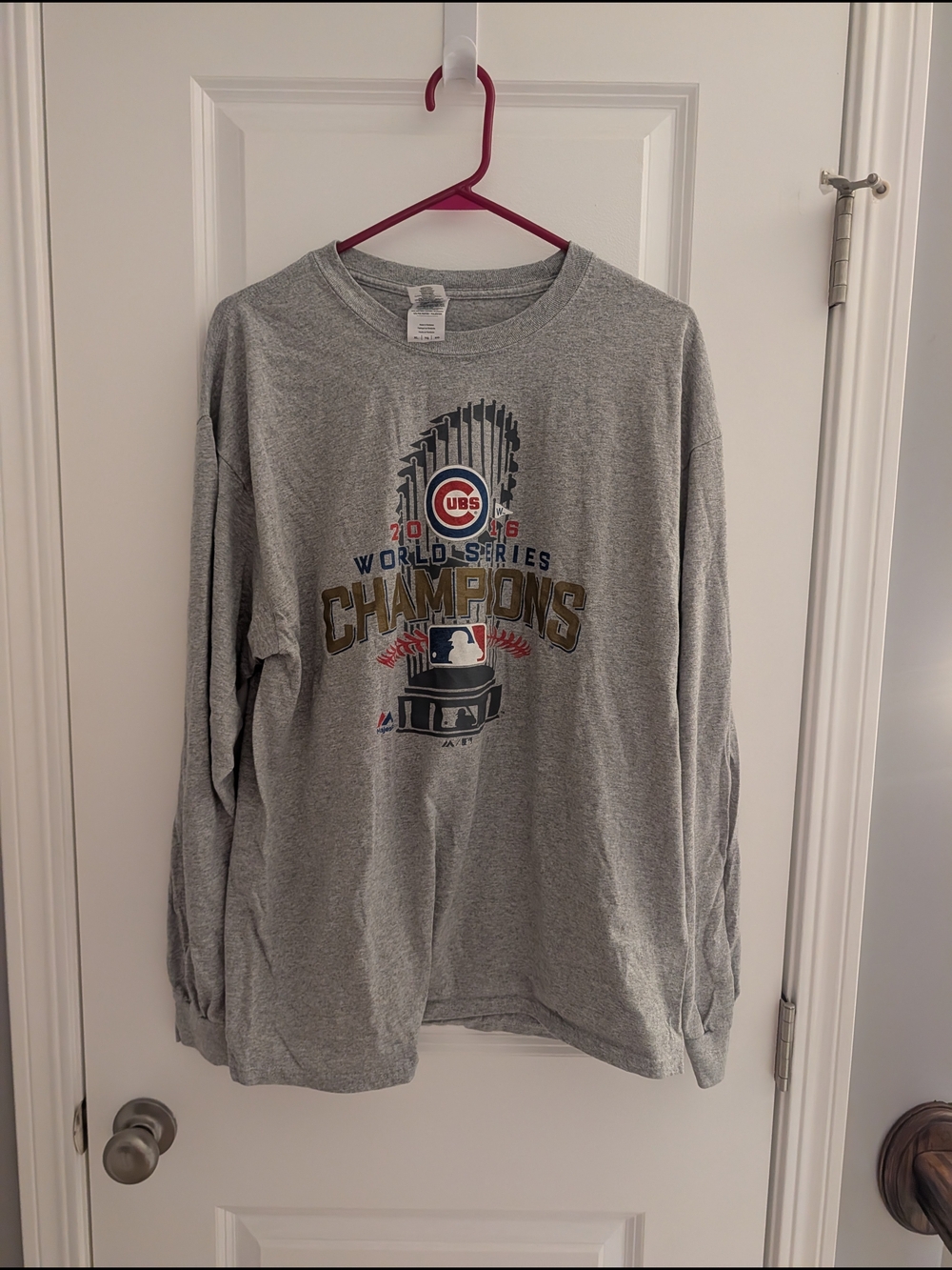 Gildan Gray Chicago Cubs World Series Champions Long-Sleeve Tee 2016.